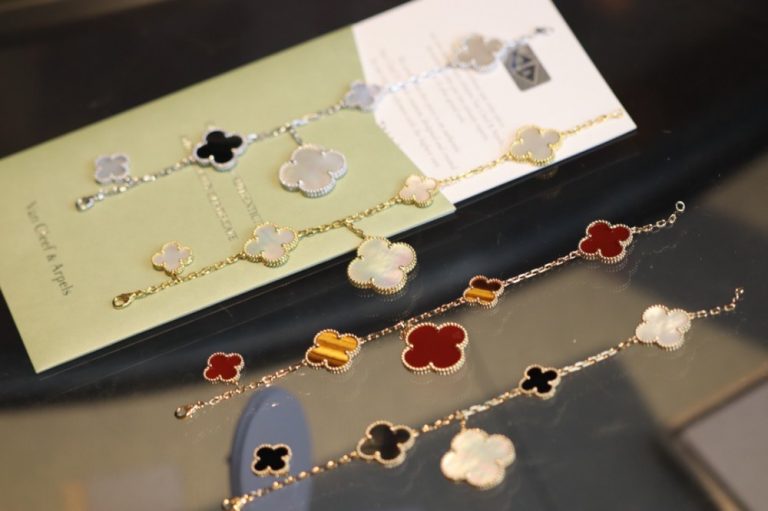 Clover Charm Bracelet 2
