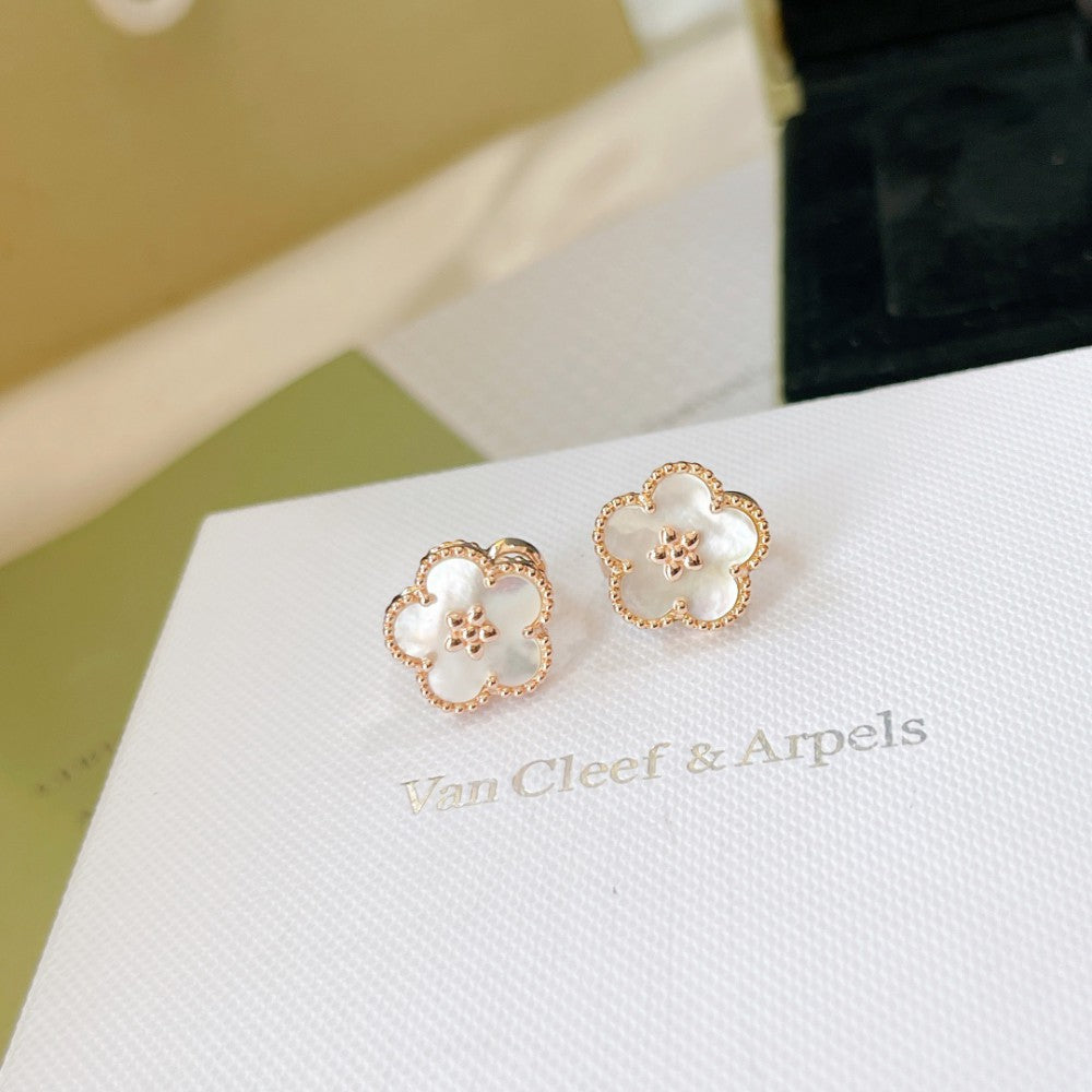 Clover Charm Earring 5