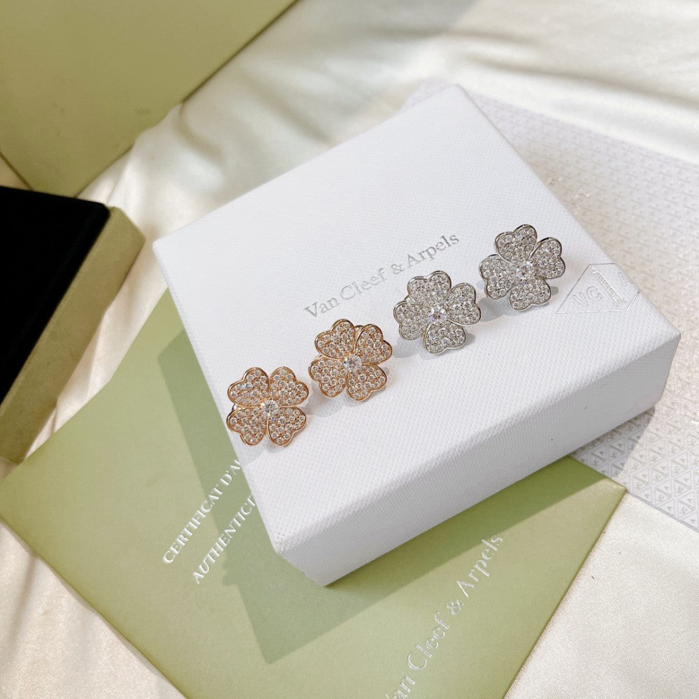 Clover Charm Earring 3