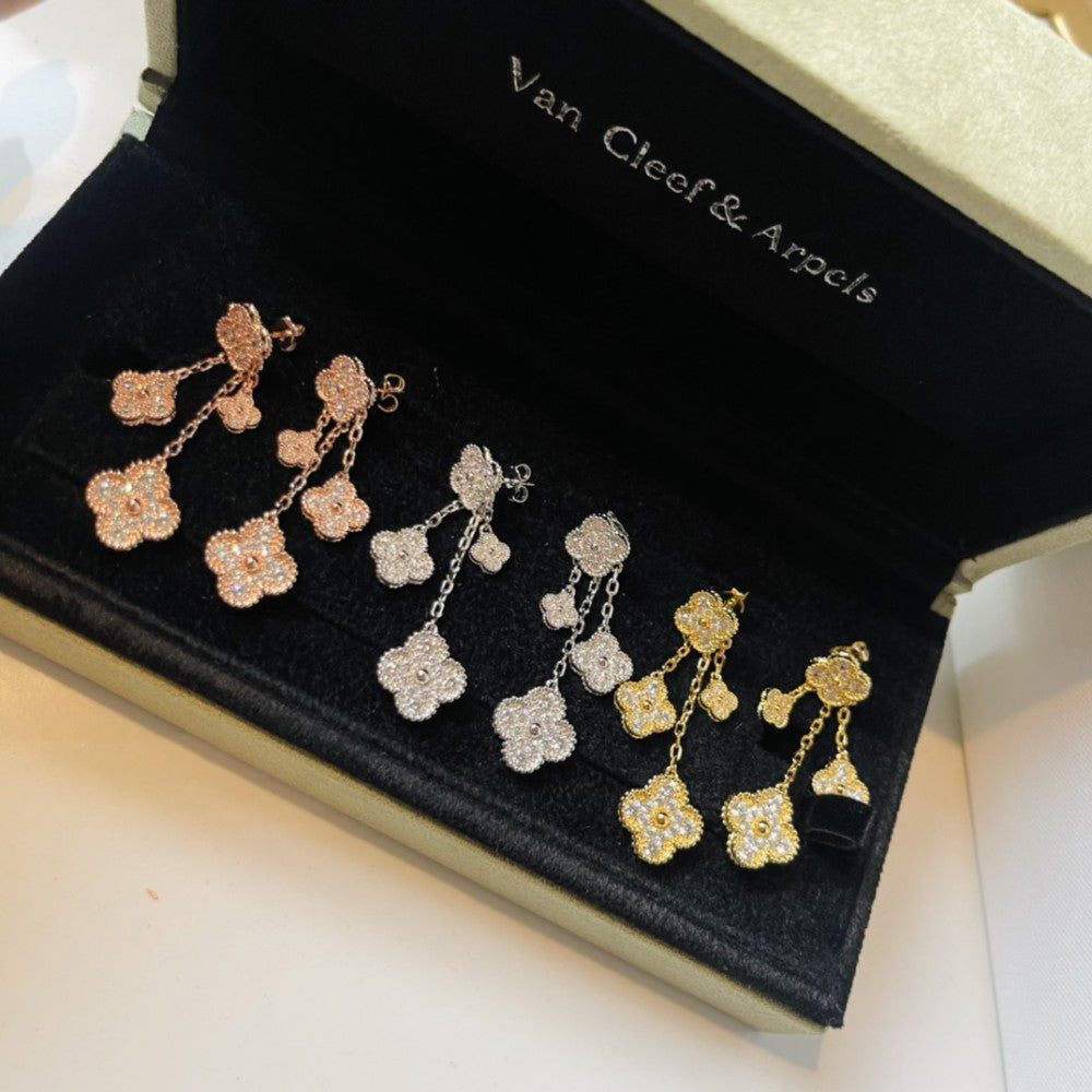 Clover Charm Earring 1