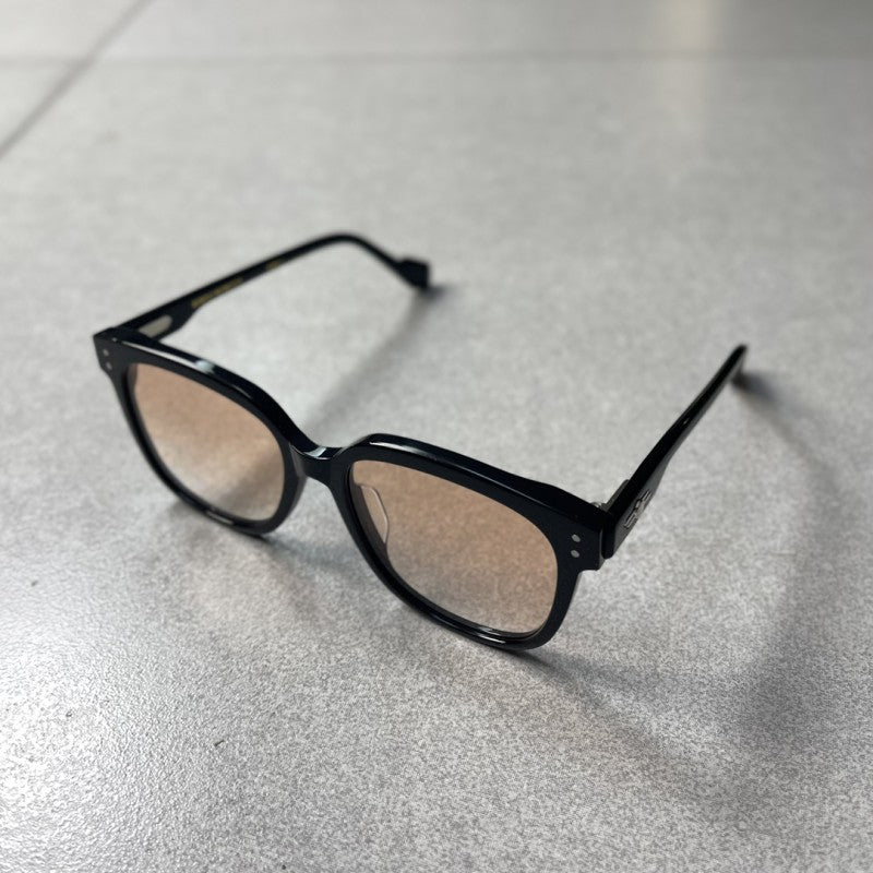 GM Glasses 32