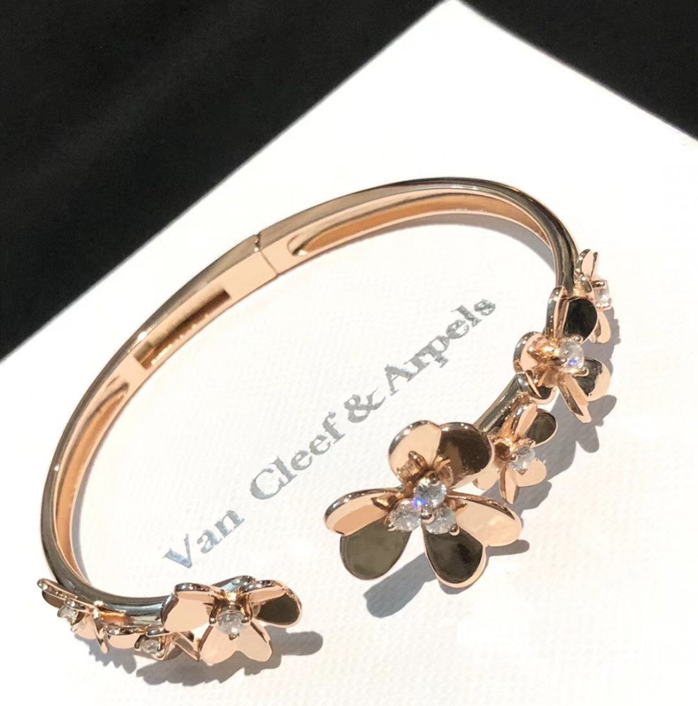 Clover Charm Bracelet 4