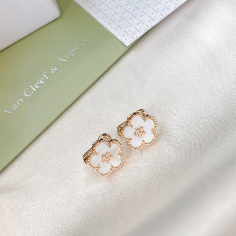 Clover Charm Earring 5