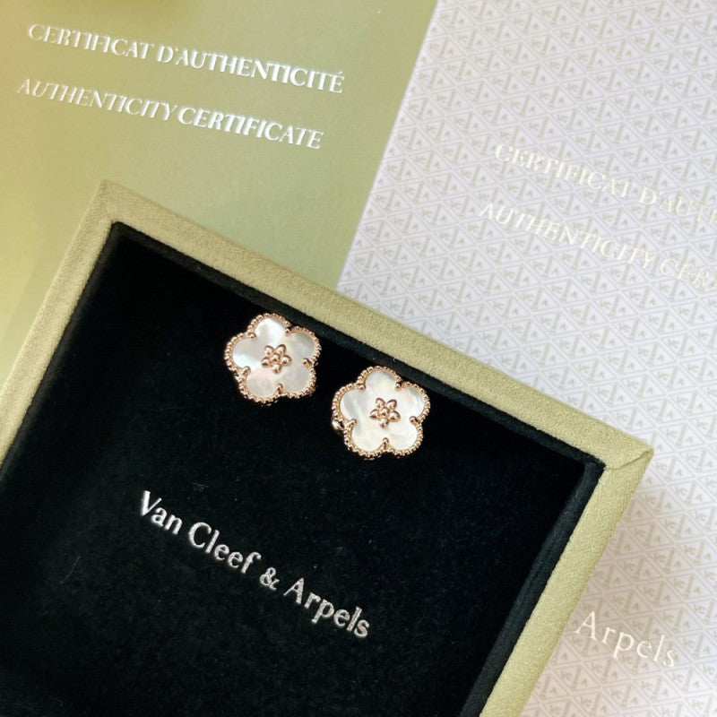 Clover Charm Earring 5