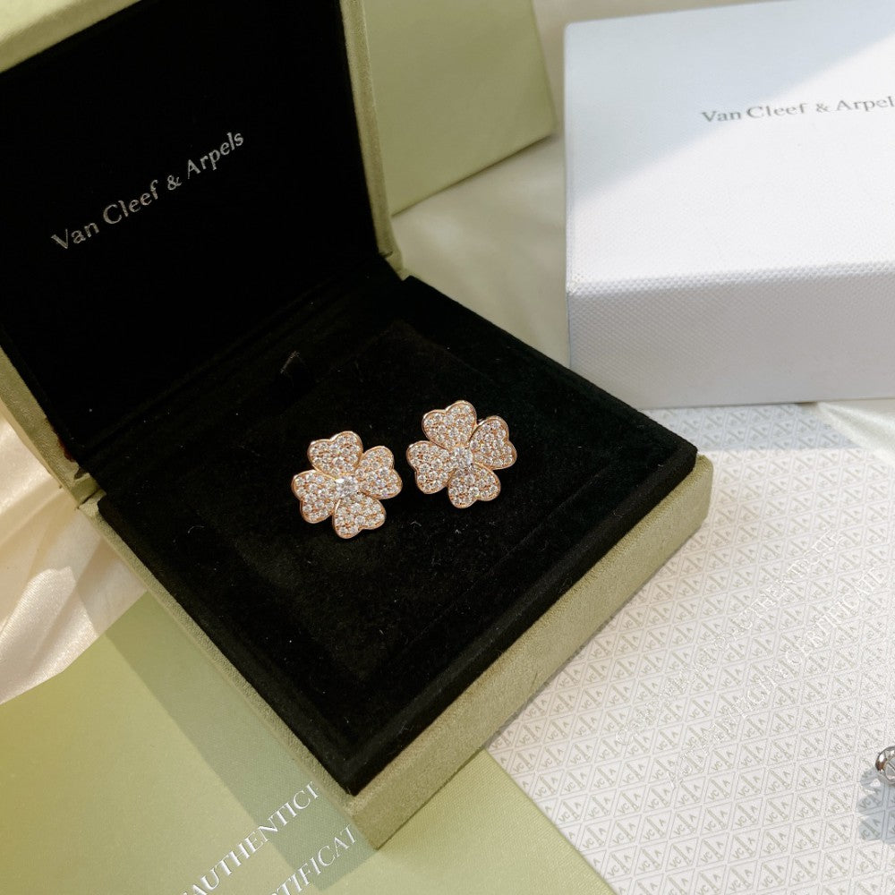 Clover Charm Earring 3