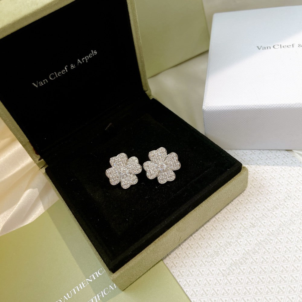 Clover Charm Earring 3