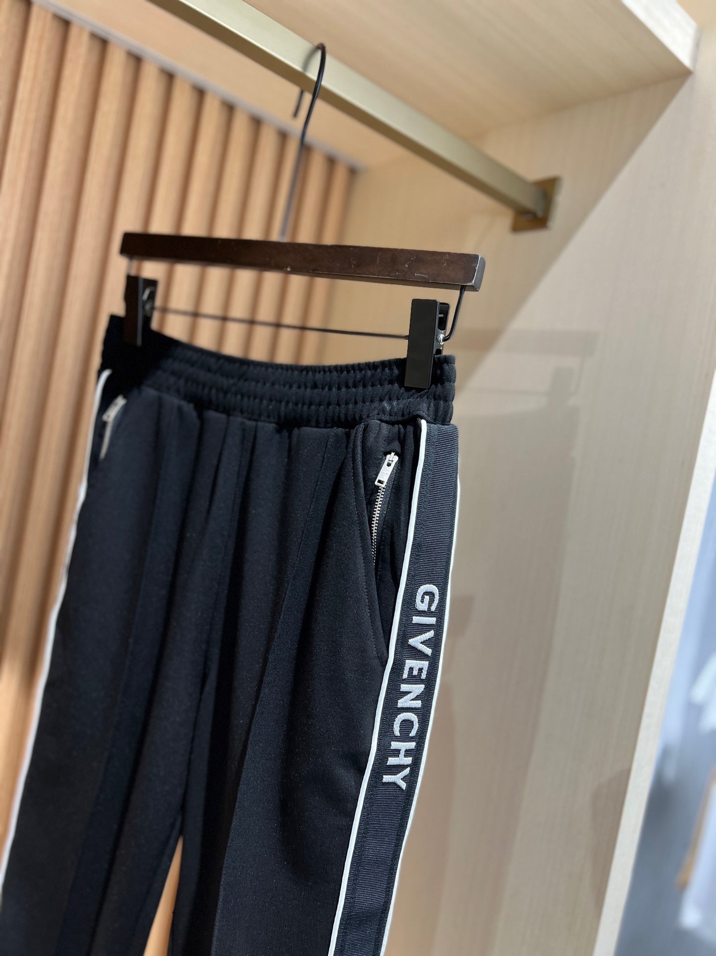 Gvnchy Black Bottoms