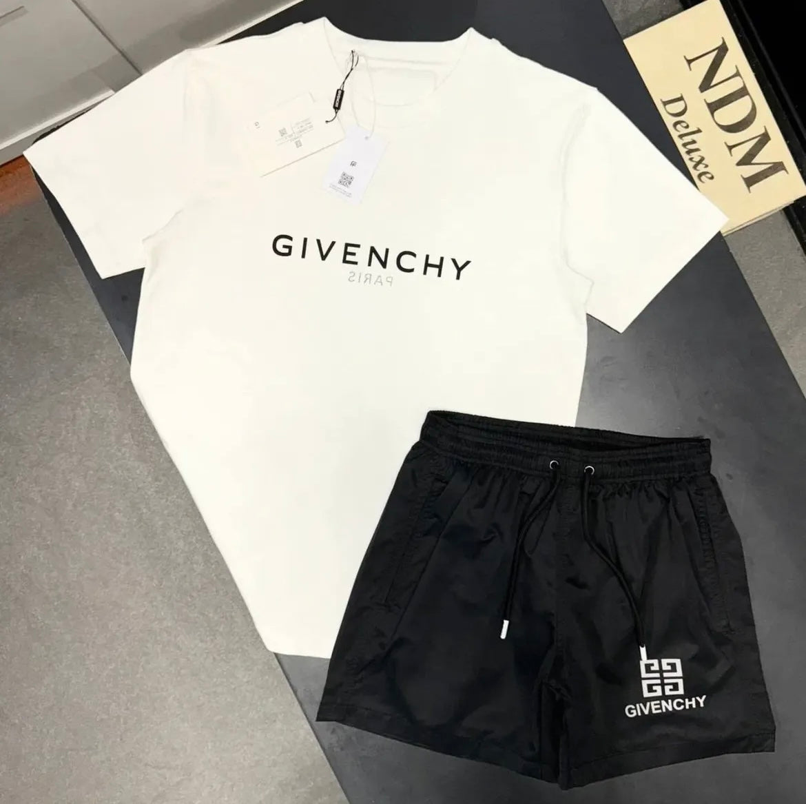 👕 Bundle 1 – Essentials Set