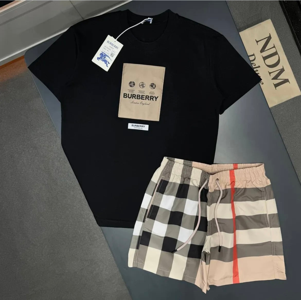 👕 Bundle 1 – Essentials Set