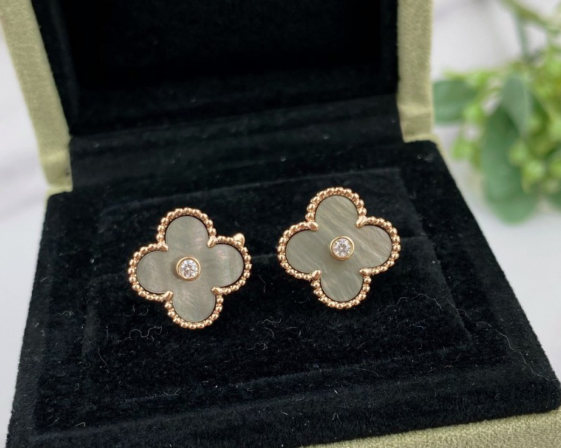 Clover Charm Earring 8