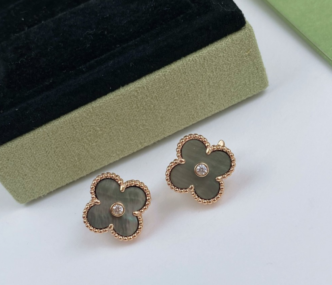 Clover Charm Earring 8