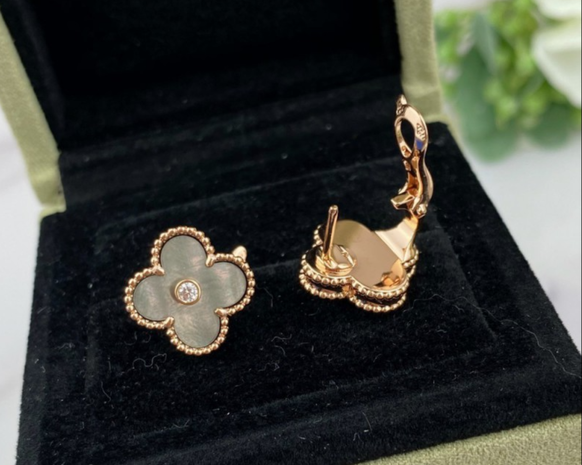 Clover Charm Earring 8