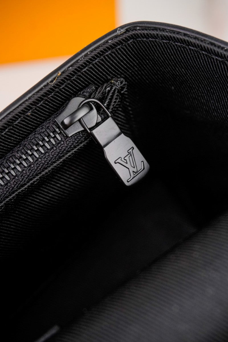 Structured Lock Messenger