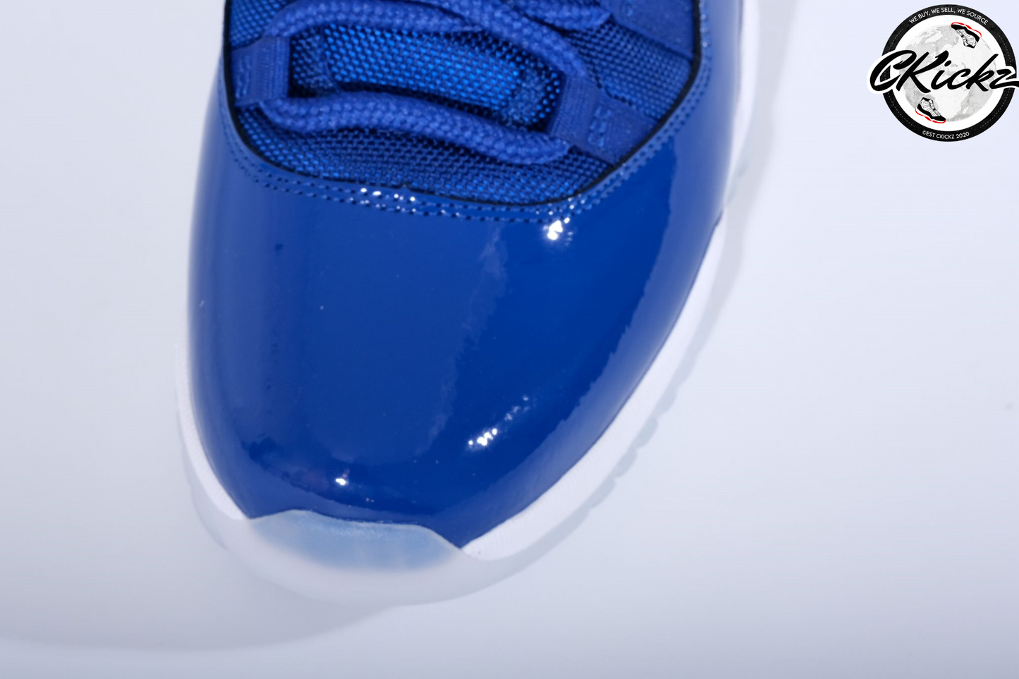 Retro High “Midnight Navy” Trainers