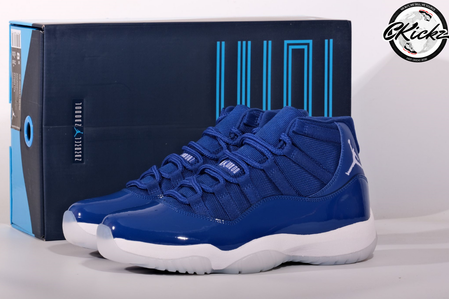 Retro High “Midnight Navy” Trainers