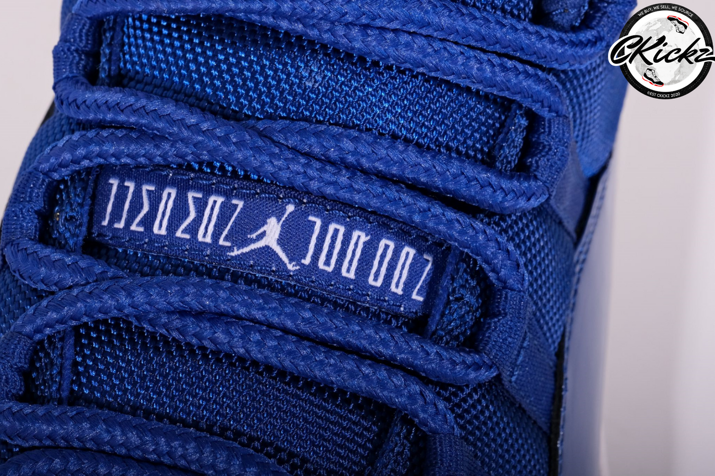 Retro High “Midnight Navy” Trainers