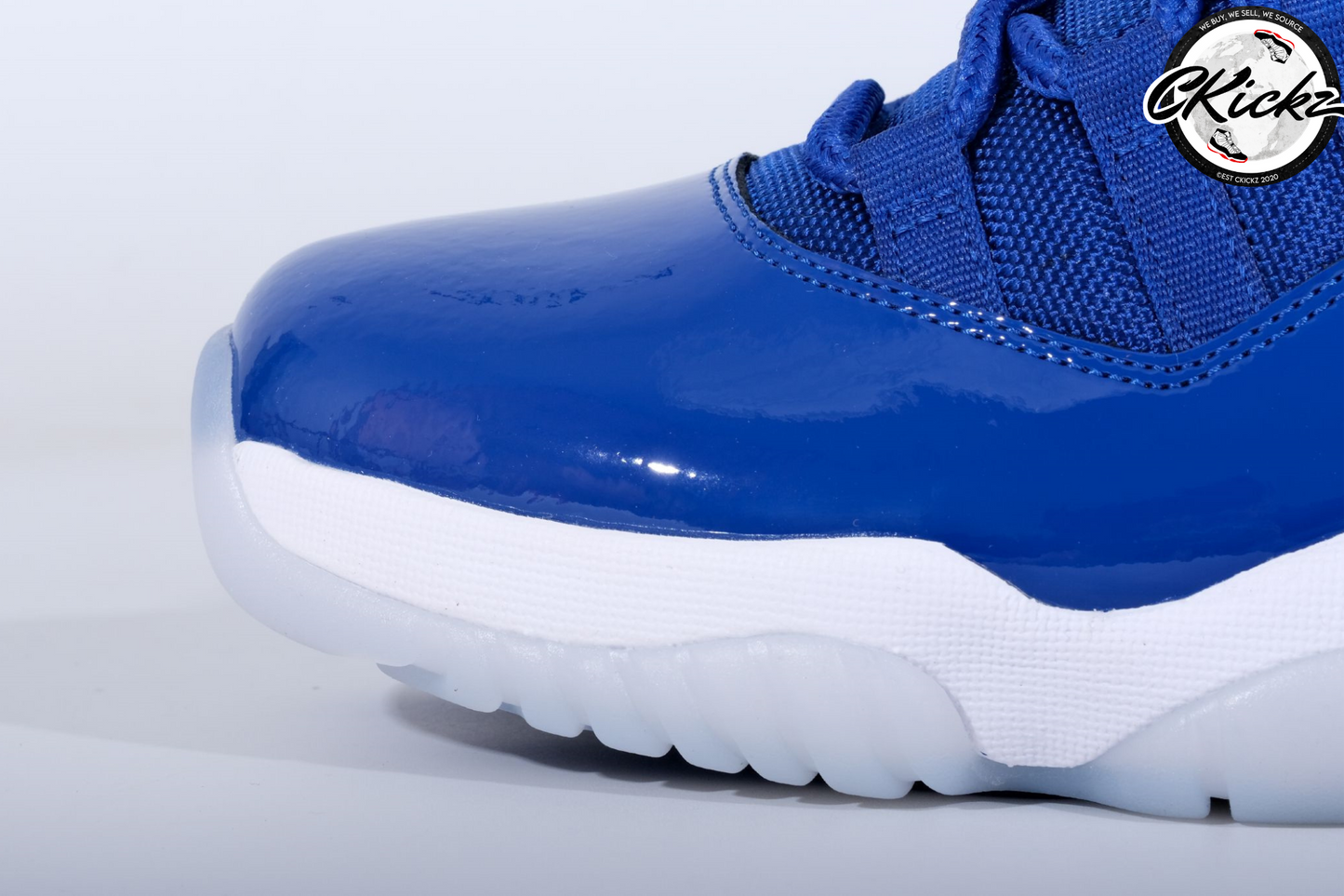 Retro High “Midnight Navy” Trainers