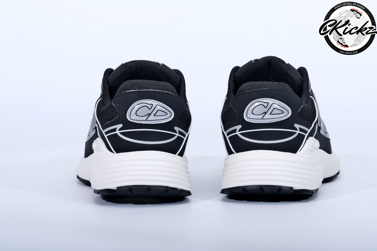Reflective Runner V2 Black & White