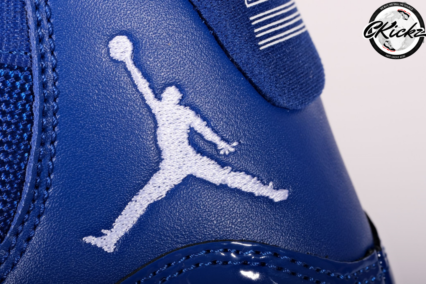 Retro High “Midnight Navy” Trainers