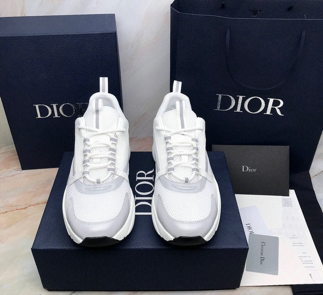 Sculpted Mesh Runner White