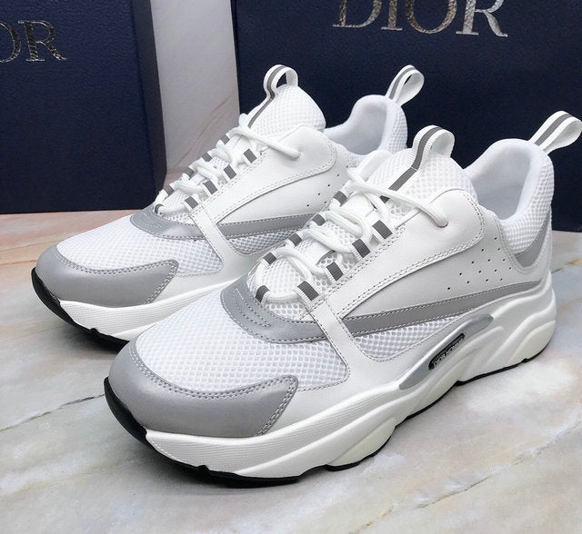 Sculpted Mesh Runner White