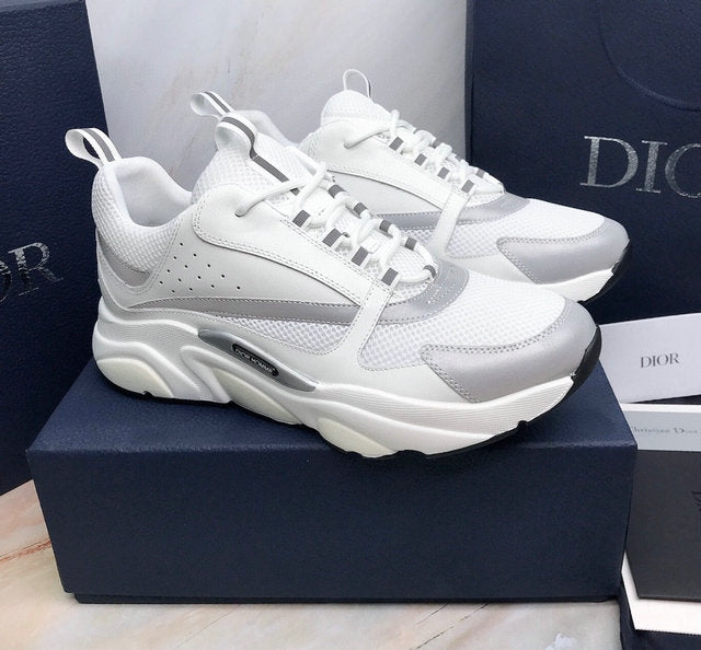 Sculpted Mesh Runner White