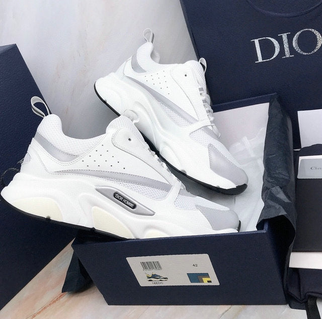 Sculpted Mesh Runner White