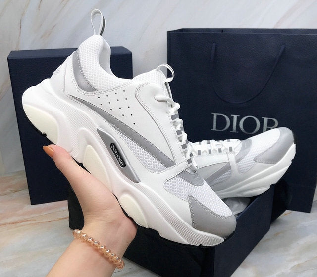Sculpted Mesh Runner White