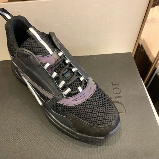 Black Sculpted Mesh Runner (Reflective)