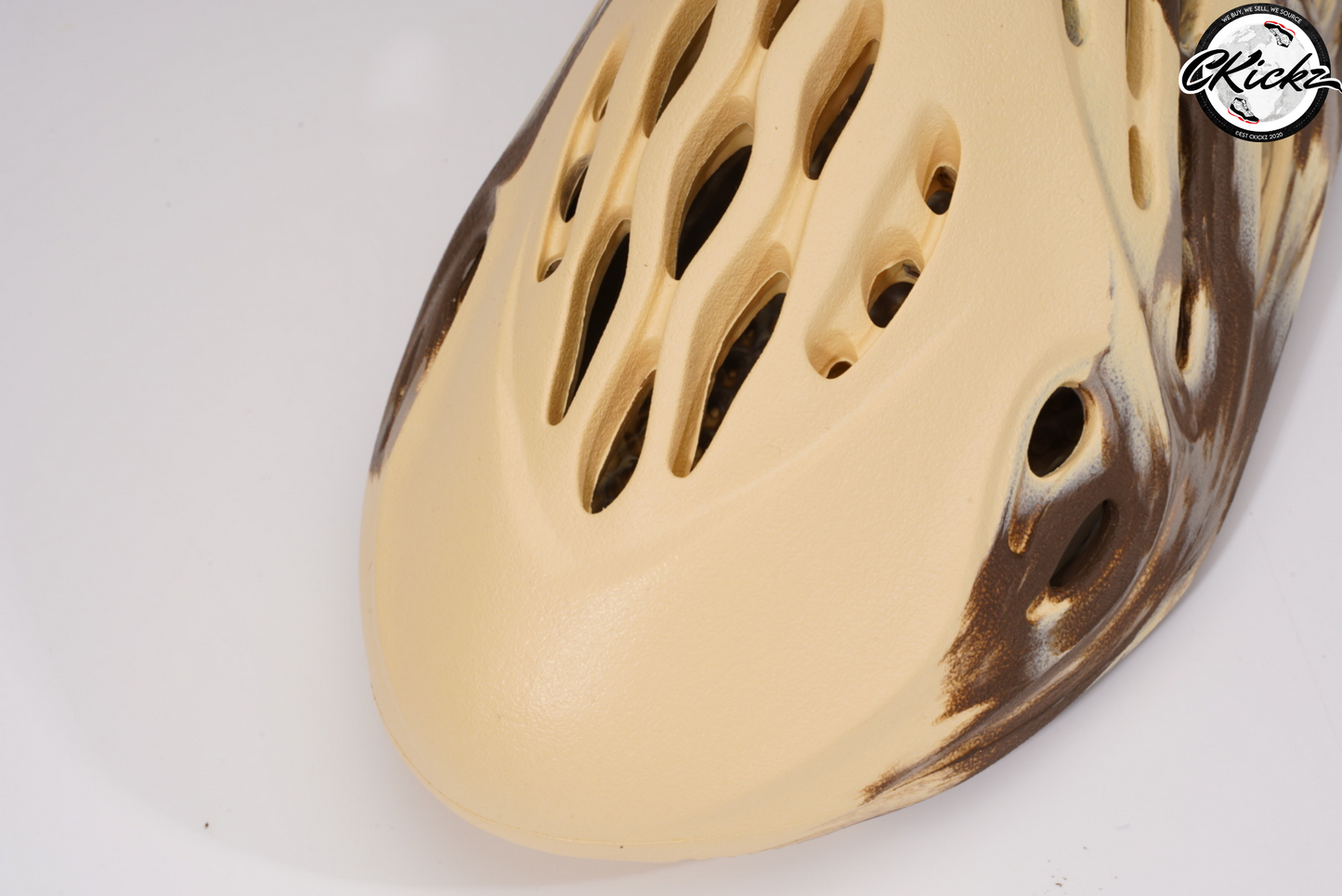 Yzy Foam RNNR MX Cream Clay