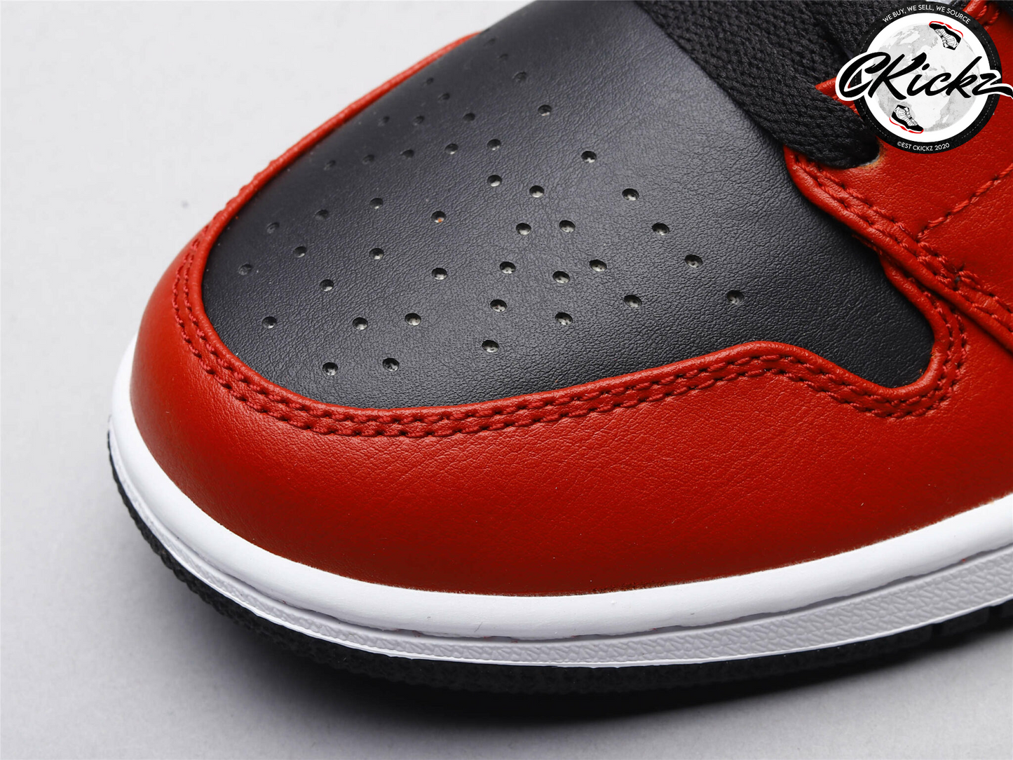 Retro Mid Chicago Toe Trainers