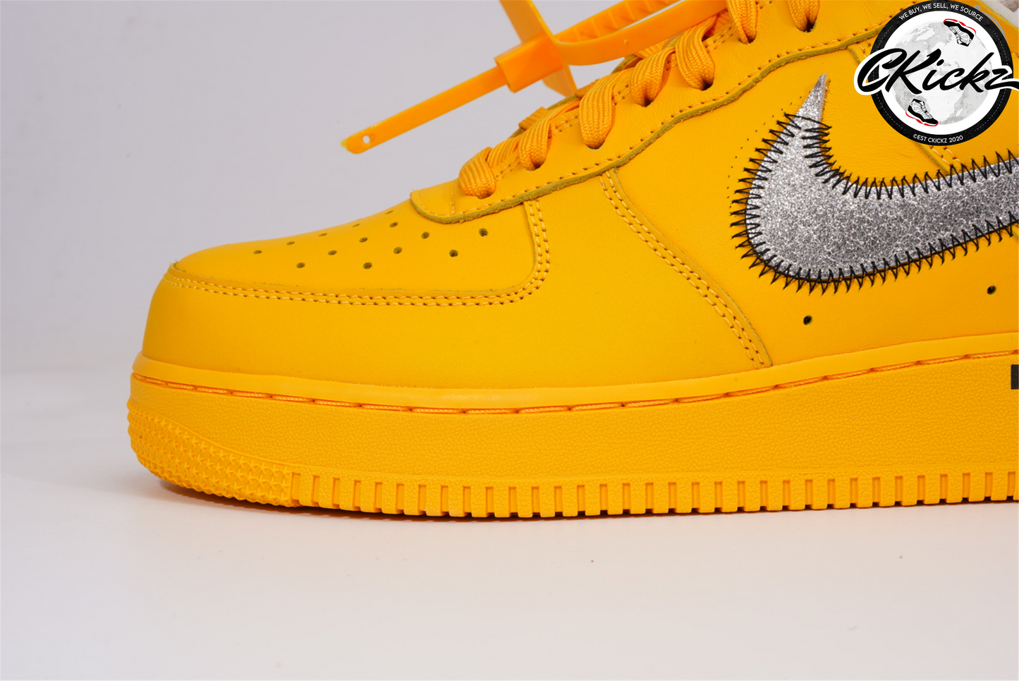 AF1 Low Off White University Gold