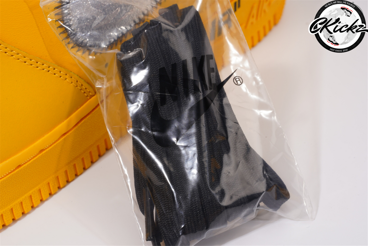 AF1 Low Off White University Gold
