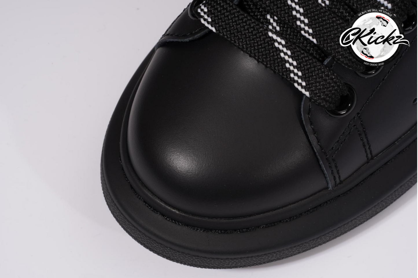 Oversized Black White Shoe
