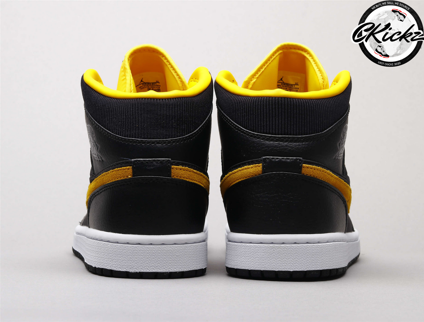 Retro Mid Black University Gold Trainers