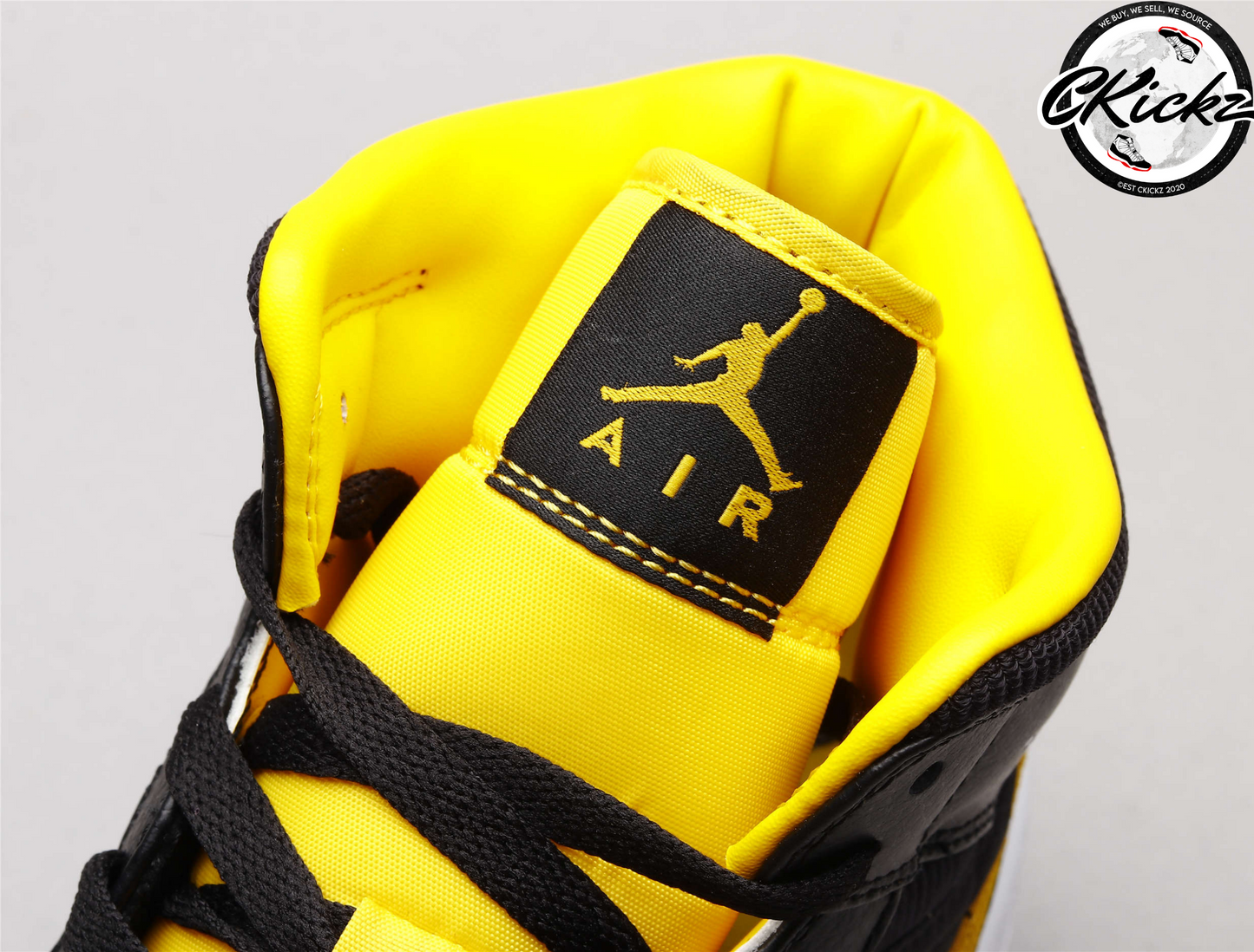Retro Mid Black University Gold Trainers