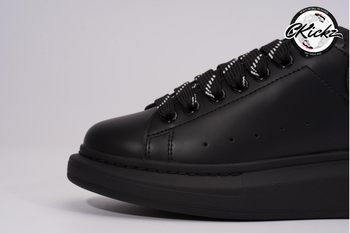 Oversized Black White Shoe