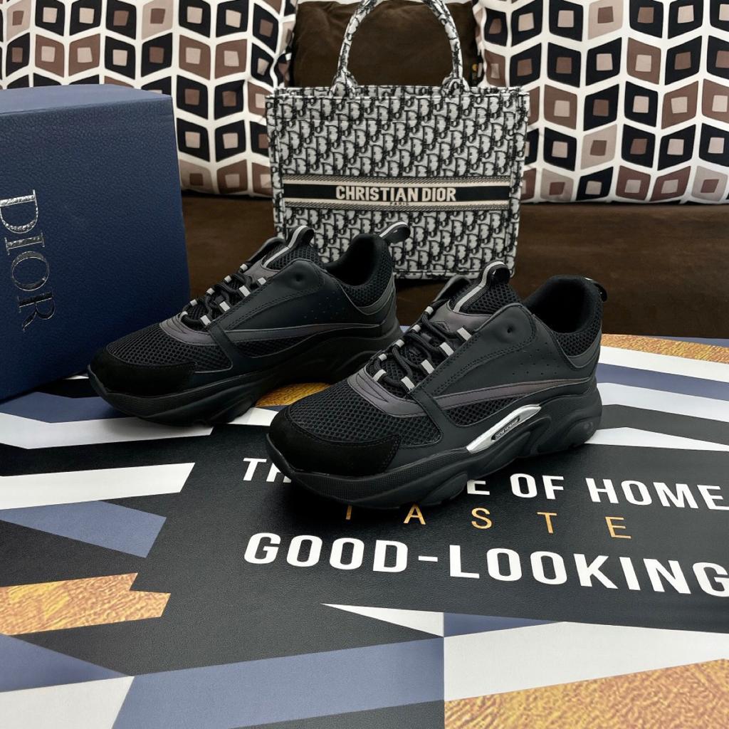 Black Sculpted Mesh Runner