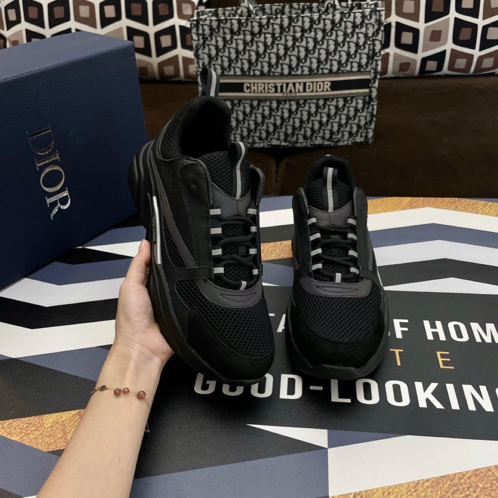 Black Sculpted Mesh Runner