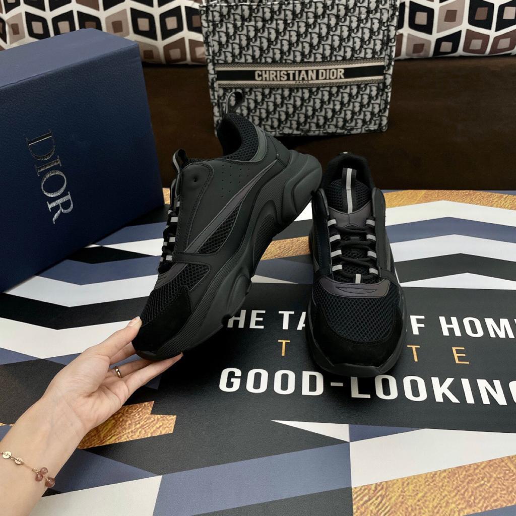 Black Sculpted Mesh Runner