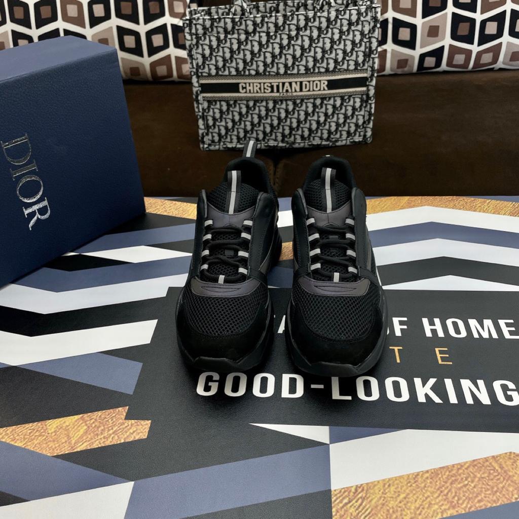 Black Sculpted Mesh Runner