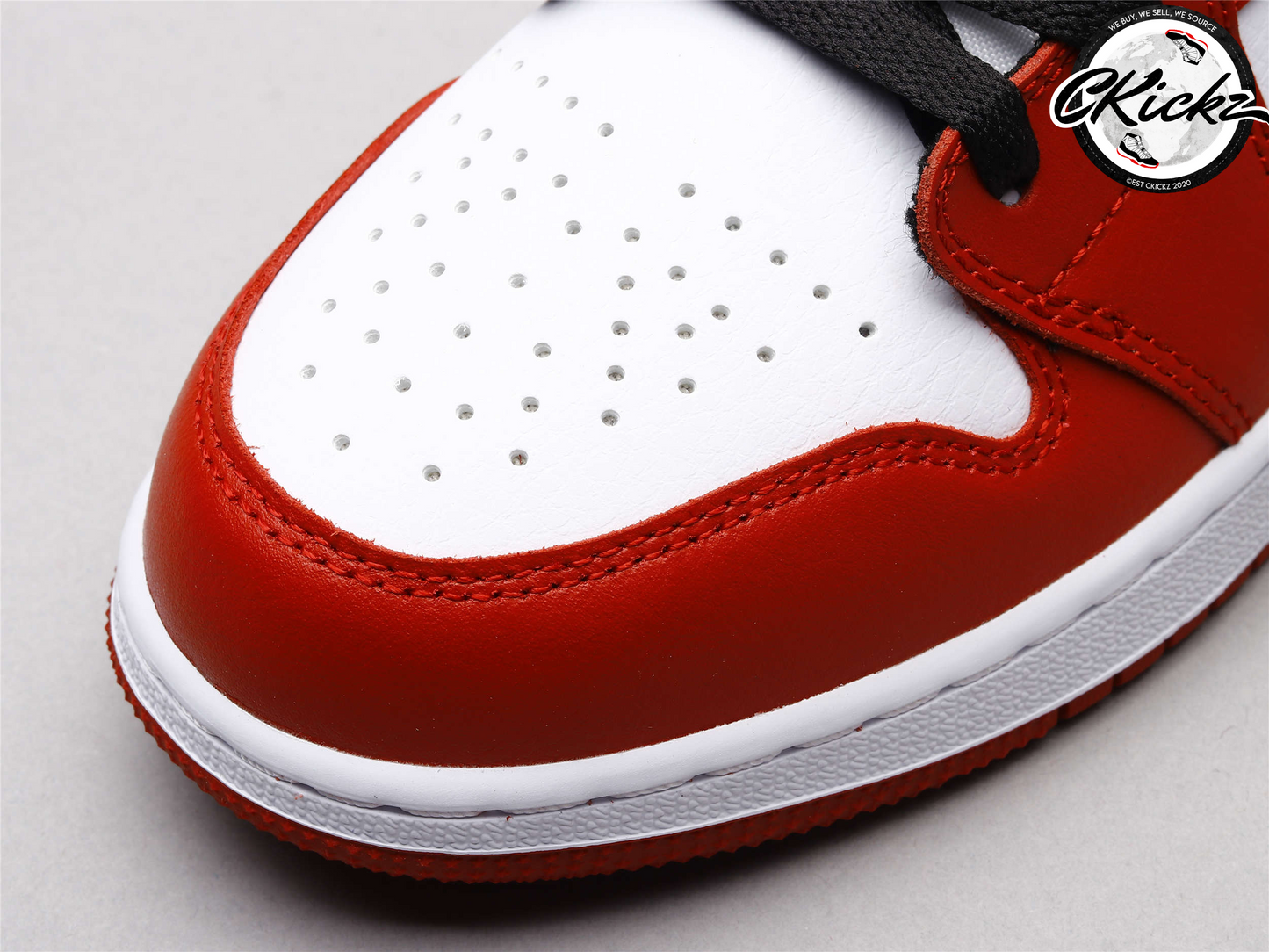 Retro Mid Chicago White Toe Trainers
