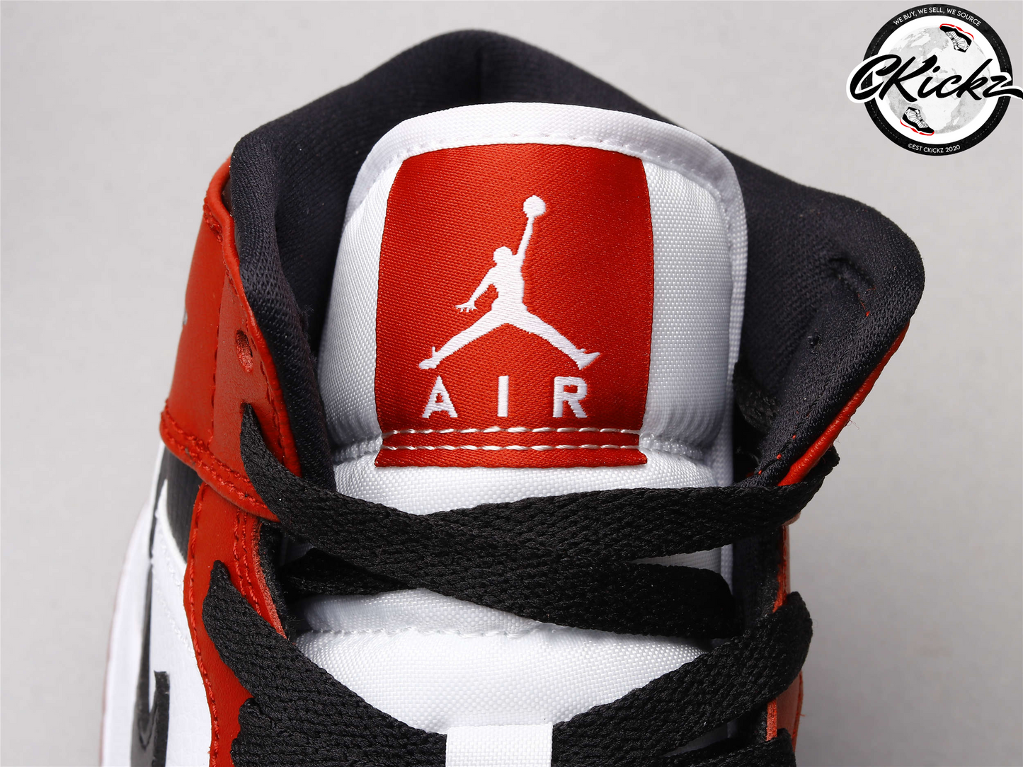 Retro Mid Chicago White Toe Trainers
