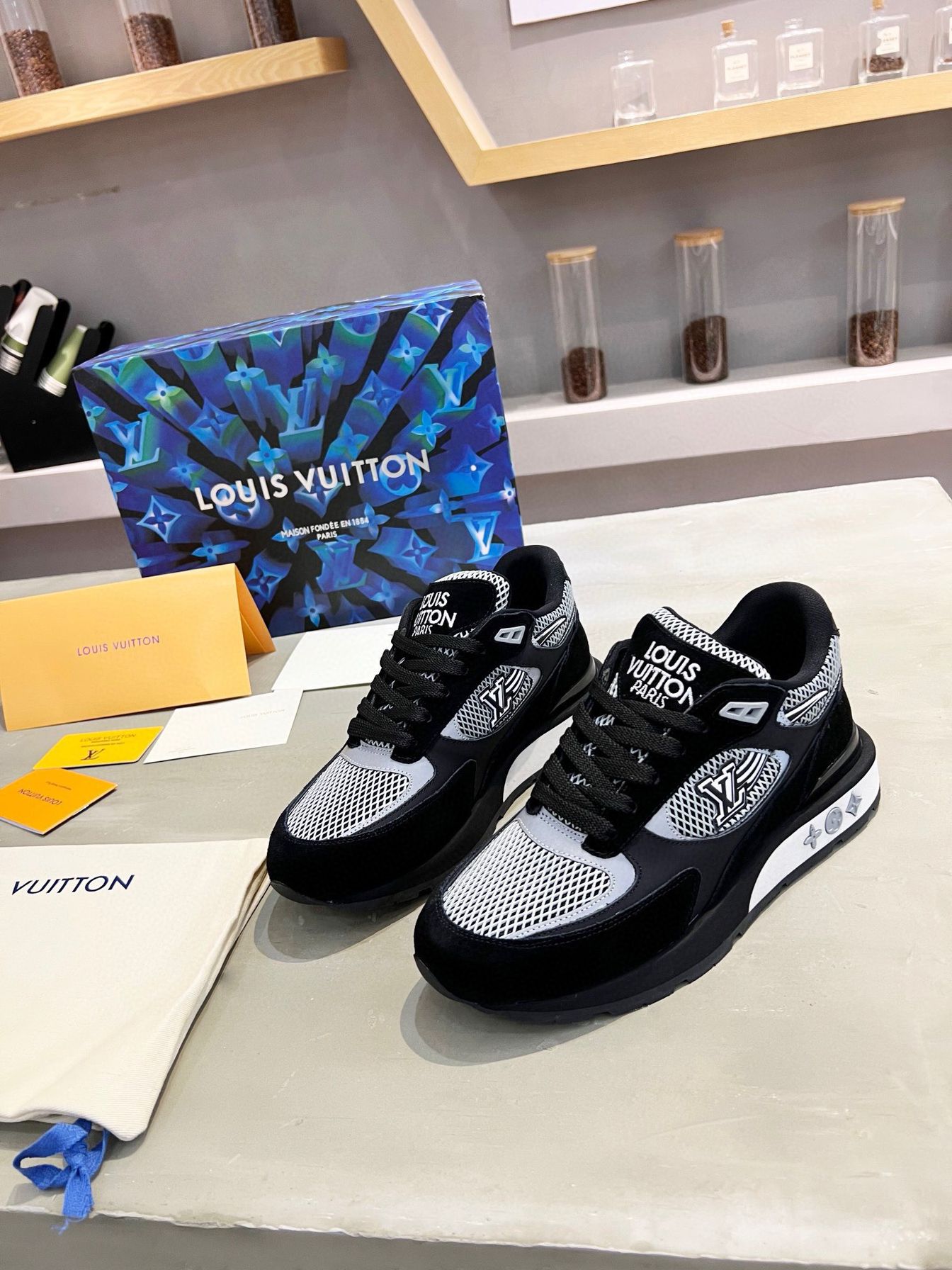 LV Run Away Trainers Black