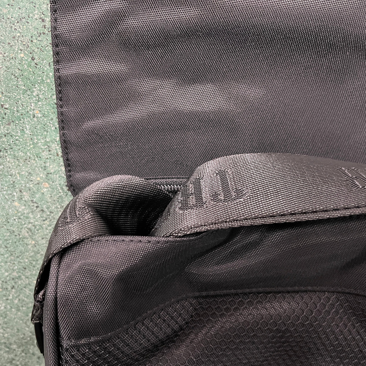 TS MESSENGER BAG 1.0 - BLACK