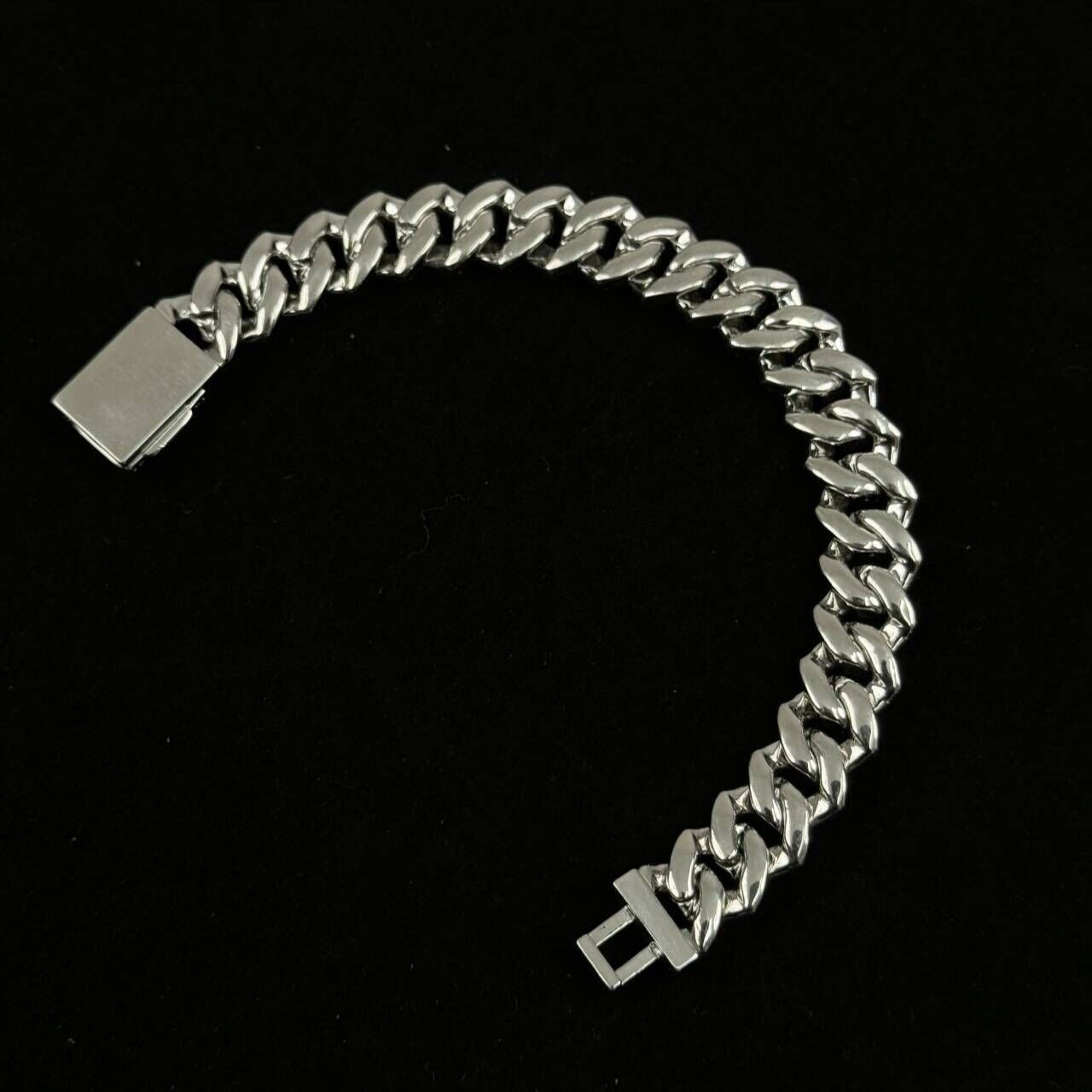 Bracelet 16