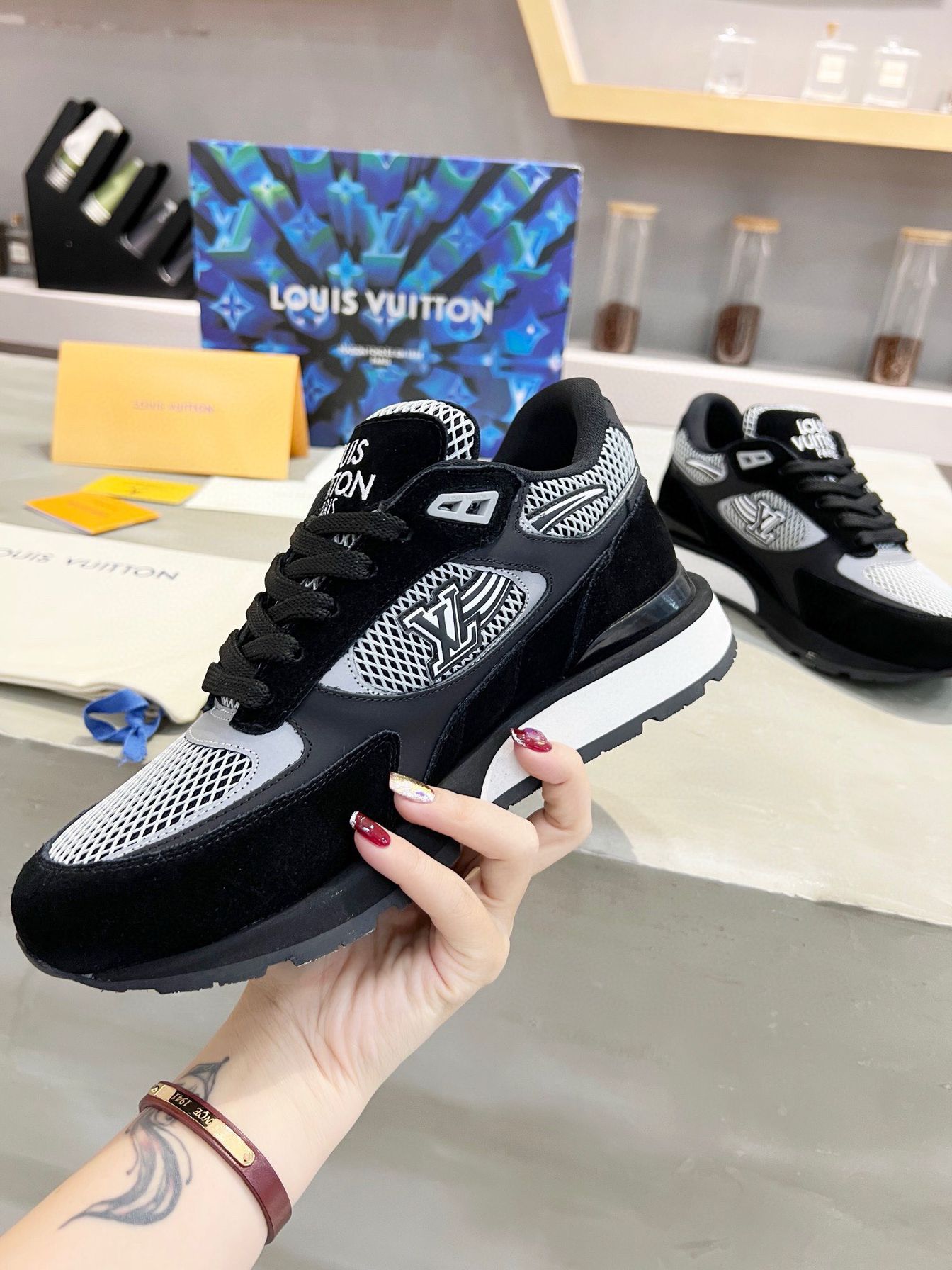 LV Run Away Trainers Black