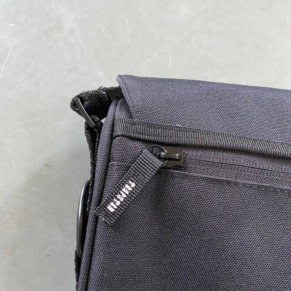 TS 2.0 Bag Black/White