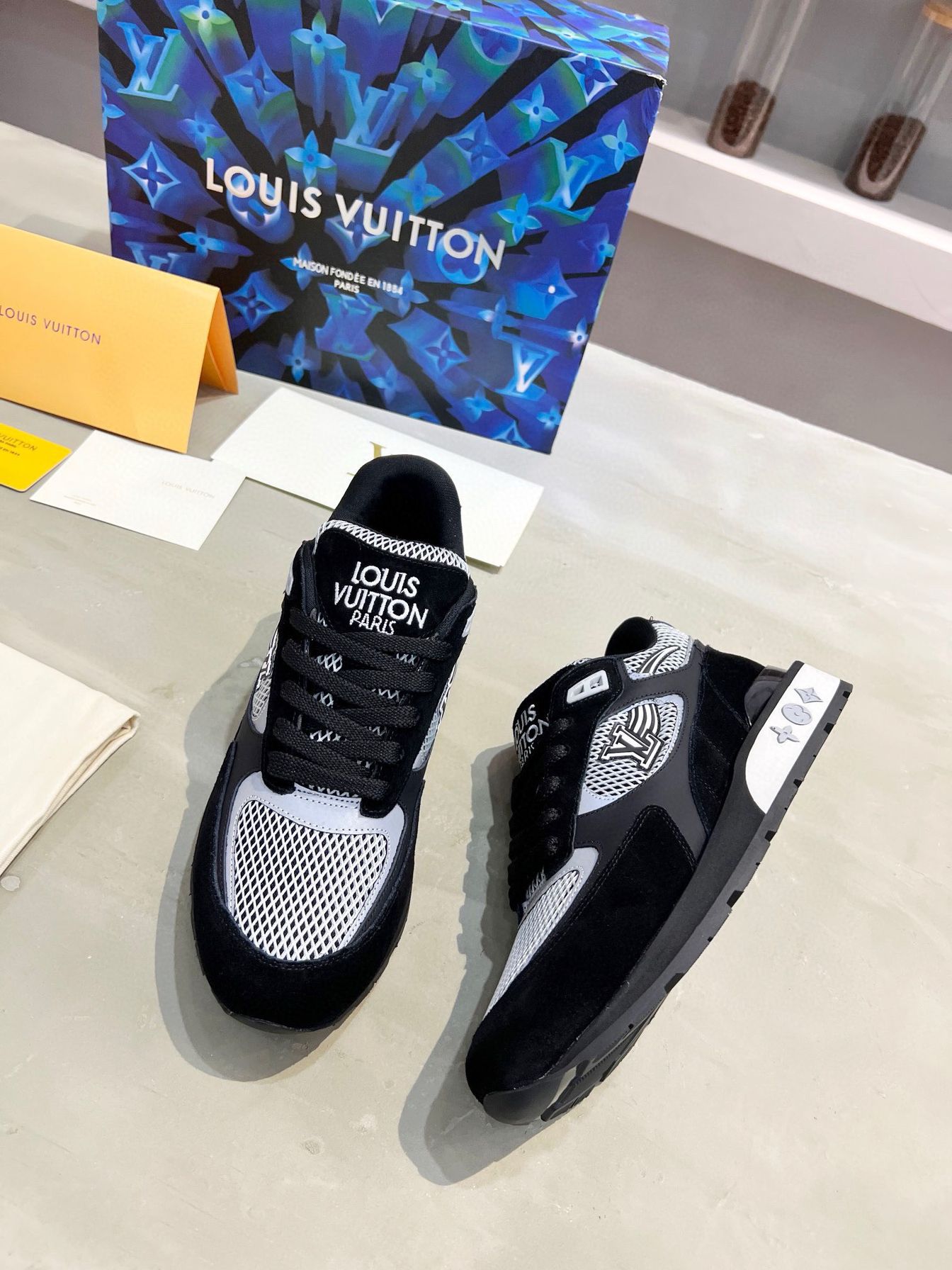 LV Run Away Trainers Black