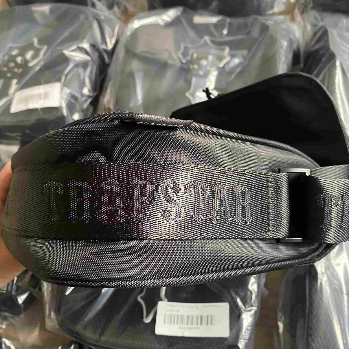 TS IRONGATE T CROSS-BODY BAG - BLACK/REFLECTIVE